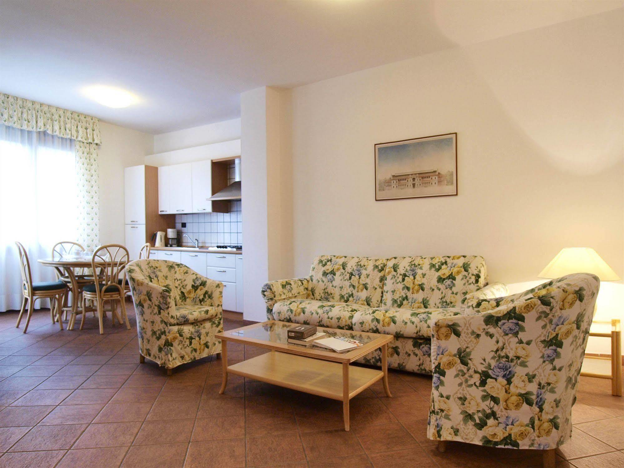 Residence Alle Palme Riva del Garda Exterior photo